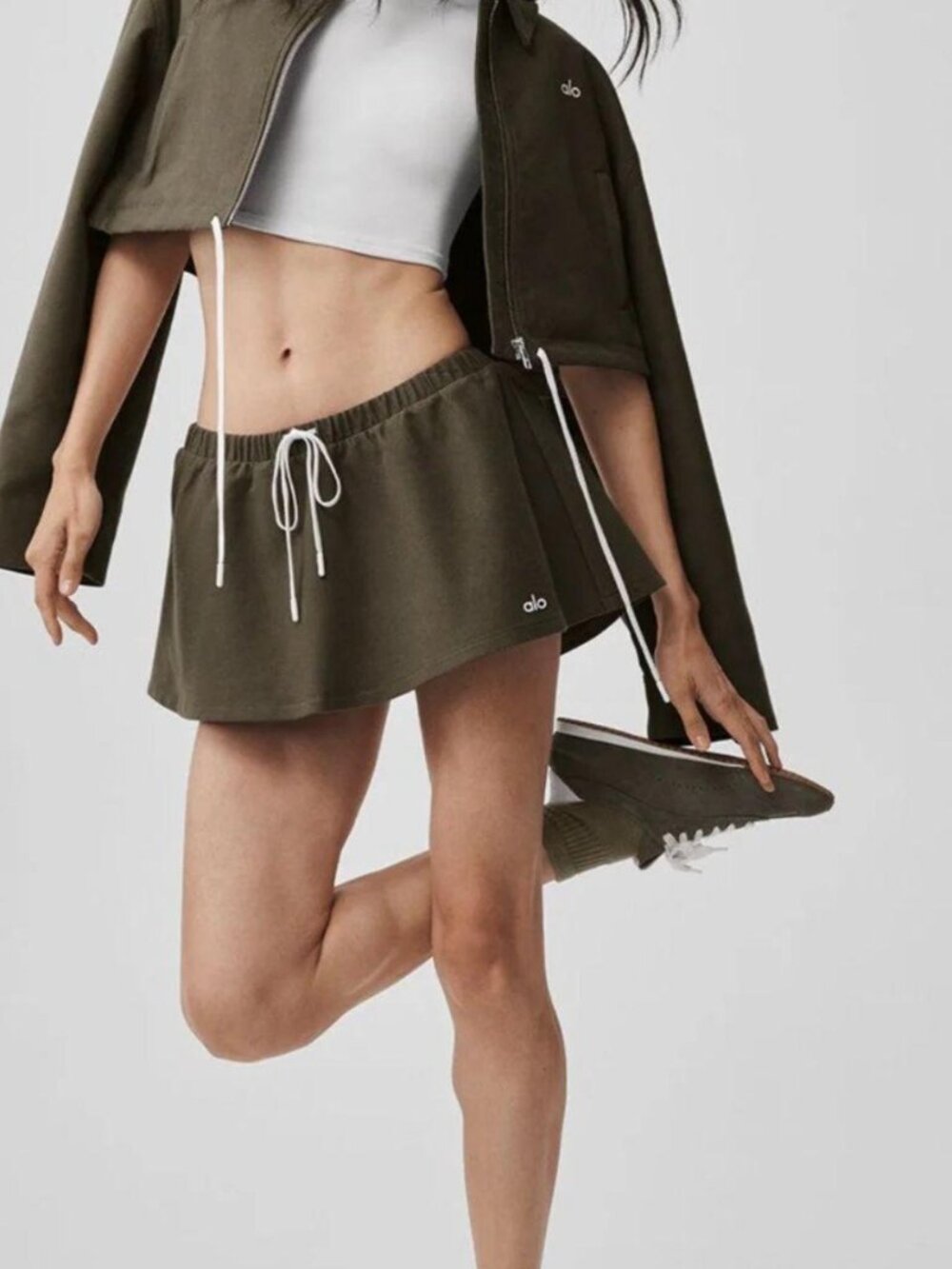 Alo Yoga Low-Rise Fan Favorite Micro Skirt - Olive Tree - S